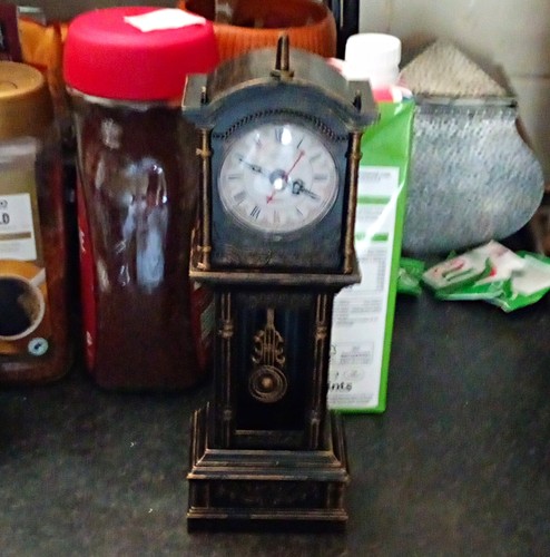 Quartz mantel clock - quartz,